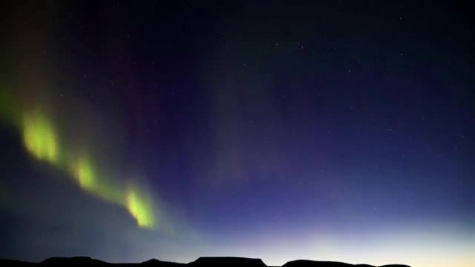 9月阿库雷里冰岛可见美丽的极光北极光
