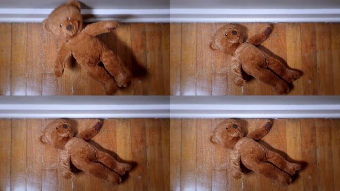泰迪熊掉落的慢动作视图