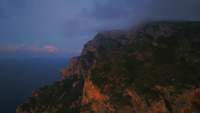 卡普里，索拉罗山，在云端。