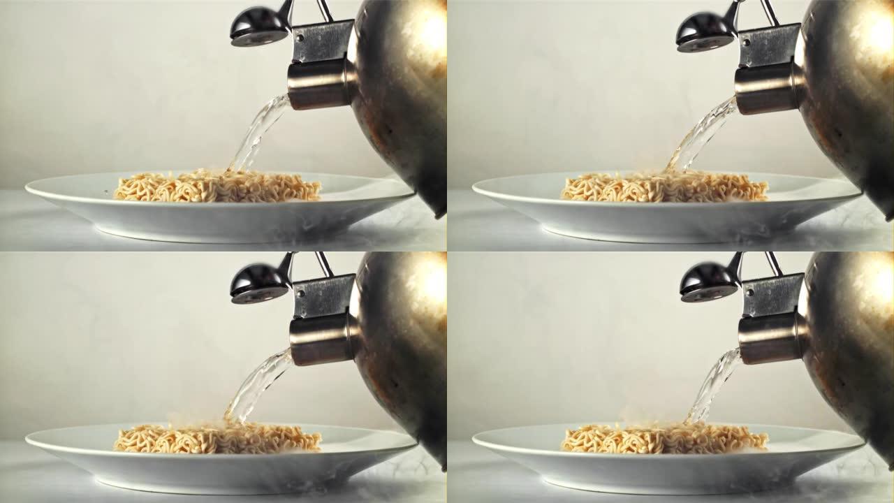 茶壶里的热水倒在干面上。以1000 fps的高速相机拍摄。