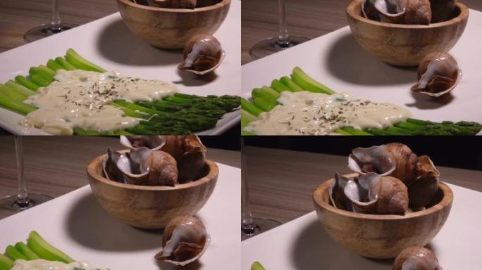 煮熟的海escargo蜗牛配煮芦笋