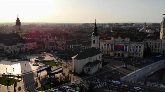 日落时罗马尼亚比奥尔县奥拉迪亚市中心的鸟瞰图