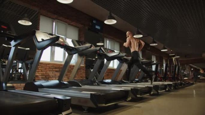 运动员正在改善自己的身体，在健身房的跑步机上做有氧运动。