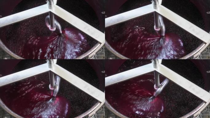 葡萄酒工厂，法国波尔多葡萄园酒窖酿酒过程中葡萄汁的充气