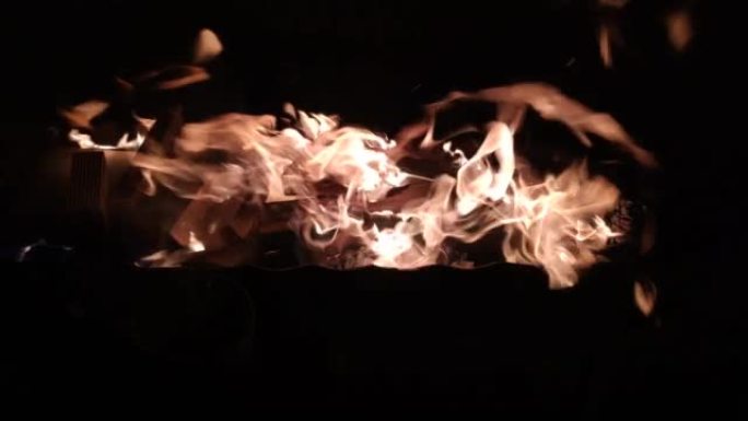 铁匠炉里的篝火用木炭火