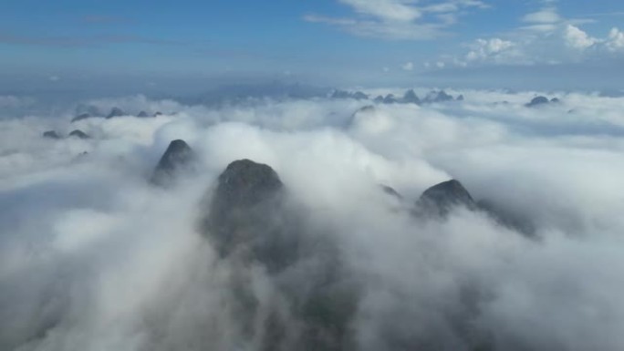 桂林阳朔大雾日大雾景观空中平移