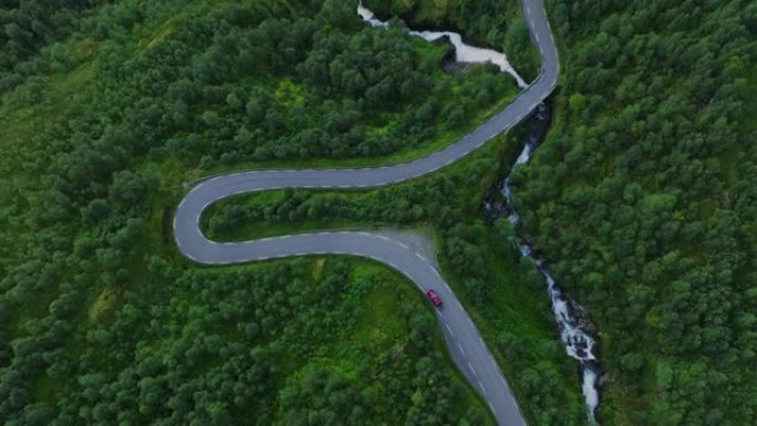 特罗尔斯蒂根路穿越挪威高地的风景鸟瞰图