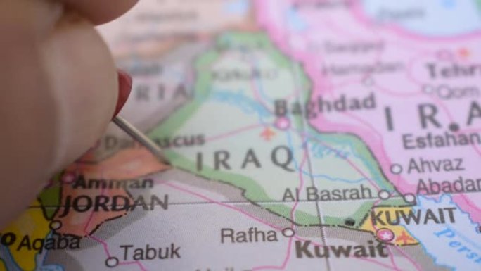 伊拉克在政治地图上的位置旅行概念宏观特写查看股票视频