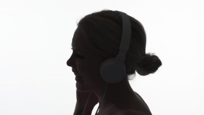 音乐灵感积极氛围女性耳机
