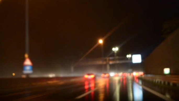 雨天晚上高速公路10月