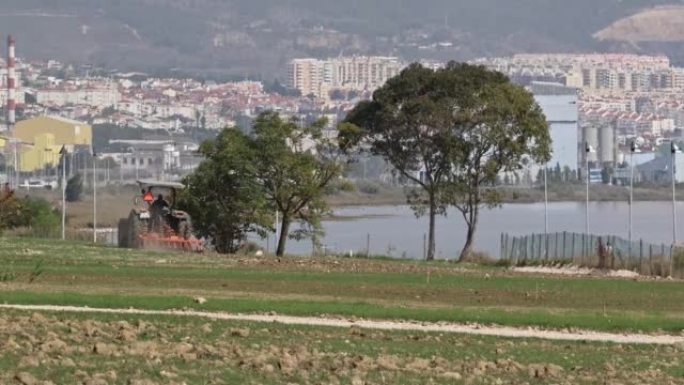 葡萄牙里斯本塔霍河沿岸的自卸车操纵和卸土