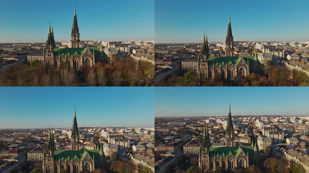 在乌克兰利沃夫镇的圣奥尔加教堂和伊丽莎白老天主教大教堂的历史中心上空飞行无人机的4k航拍画面。欧洲古
