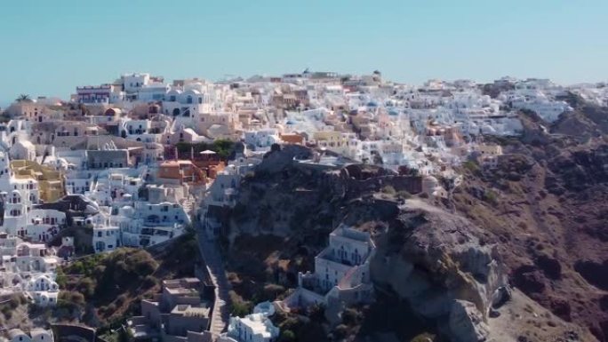 希腊爱琴海美丽的圣托里尼岛与粉刷房屋的高清航拍画面