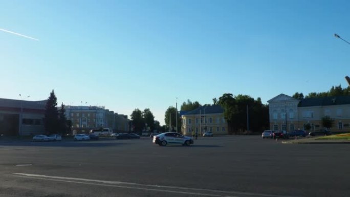 卡累利阿2022年8月3日彼得罗扎沃茨克。基洛夫广场，与卡尔·马克思大道和古比雪夫街交汇。卡累利阿共