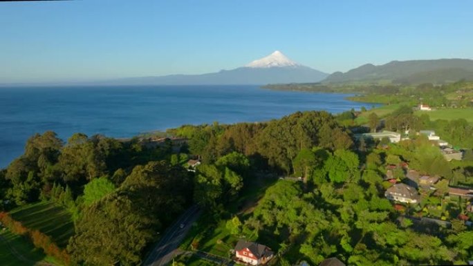 智利瓦拉斯港奥索诺火山Llanquihue湖的鸟瞰图
