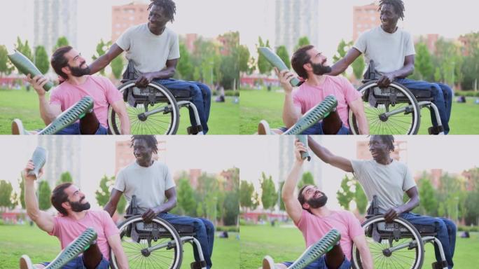 两个多种族的残疾朋友在公园里玩得开心，这位西班牙裔男子的慢动作展示了他的假肢，多样性的人们城市生活方