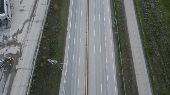 不列颠哥伦比亚省坎卢普斯的横贯加拿大公路的无人机镜头