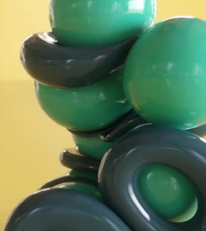 橡胶球和环堆成黄色。令人满意的3d动画。垂直方向
