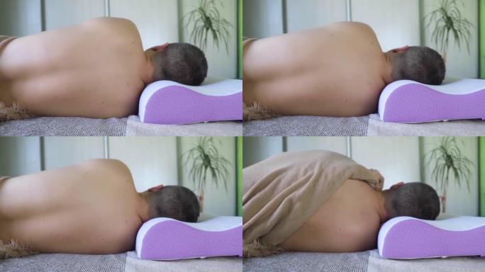 概念照。矫形枕头。椎体对齐。由于使用了合适的休息产品，提高了睡眠质量。正确的脊柱位置