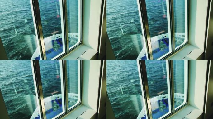 从船的前舷窗看海景