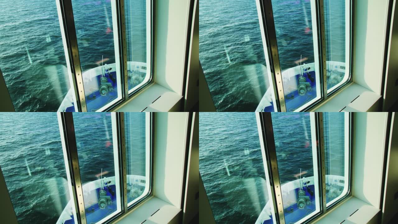 从船的前舷窗看海景