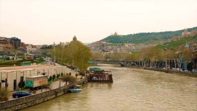 2022年4月15日-格鲁吉亚第比利斯库拉河的老城。选择性聚焦。自然。