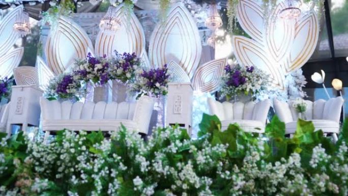 婚礼开始了。印度尼西亚婚礼上的鲜花装饰。印尼婚礼活动的舞台背景