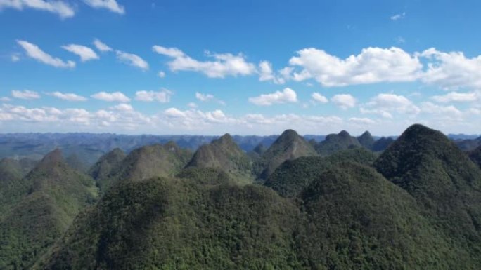 贵州省荔波县七个大拱门 (大旗孔) 风景区的Kast组空中缩小