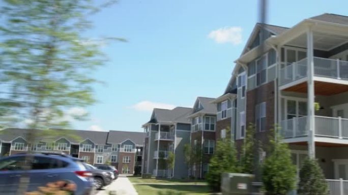 驾驶镜头显示北卡罗来纳州阿什维尔的公寓大楼或疗养院护理设施
