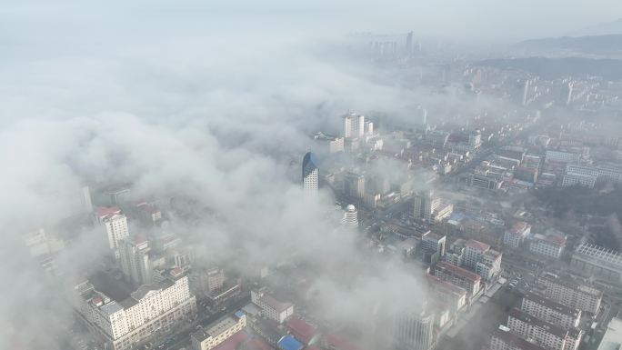 航拍平流雾下的威海市环翠区电力大厦