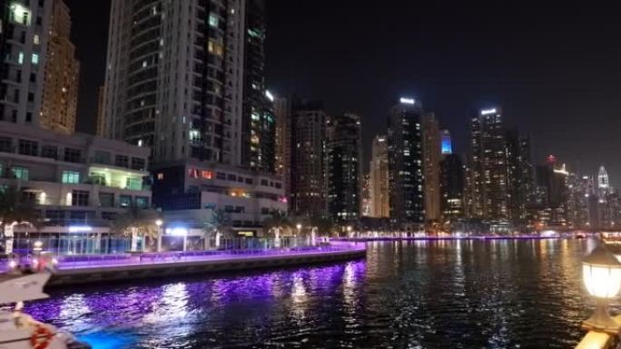延时，延时，延时。迪拜码头4k夜行是阿拉伯联合酋长国迪拜的一个地区。阿拉伯联合酋长国迪拜码头港。旅游