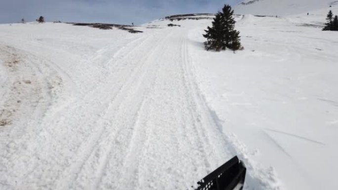 在高空救援任务中驾驶雪猫鼠架上的pov