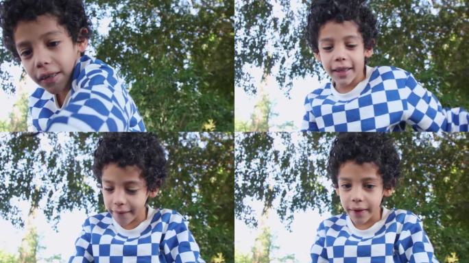 在公园玩耍的孩子