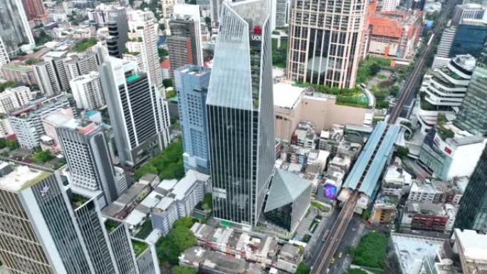 曼谷市中心的空中城市景观，飞越泰国曼谷周围高高的商业和金融区。