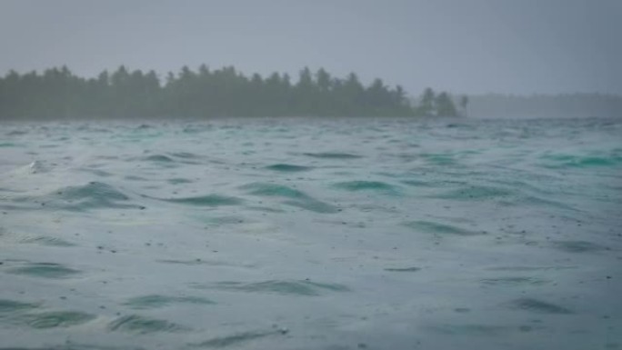 马尔代夫的雨天。