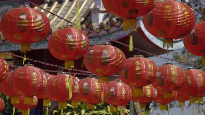唐人街地区的中国新年灯笼。在灯笼上翻译中文字母 “万石如意” 的意思可能一切顺利。