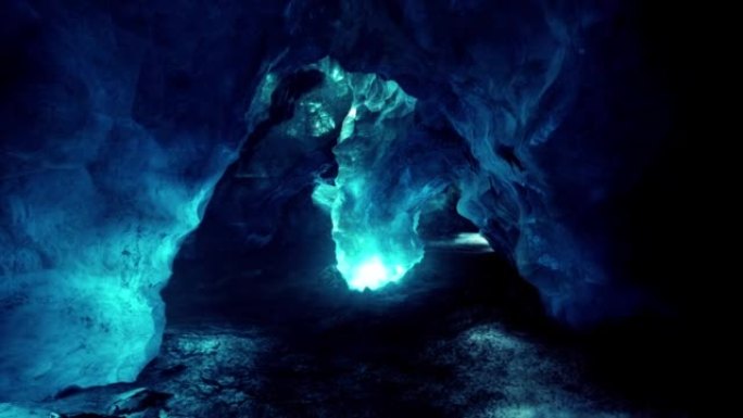 冰冰川洞穴的内部照片