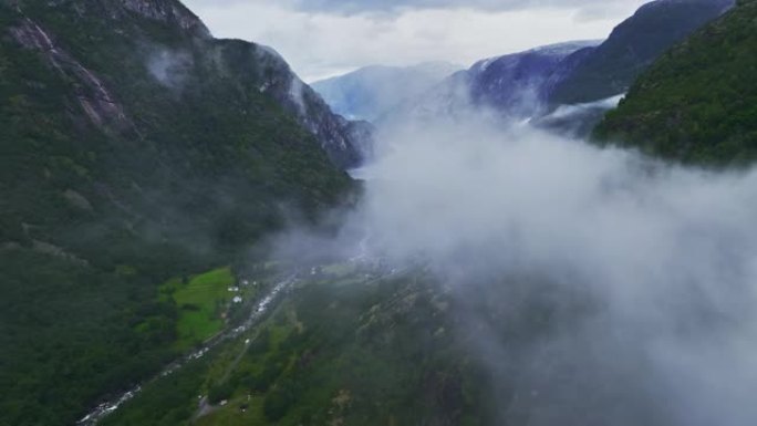 挪威河谷鸟瞰图绿植植被生长