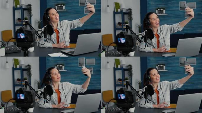 著名的互联网影响者在流式传输时使用智能手机拍摄自拍照片