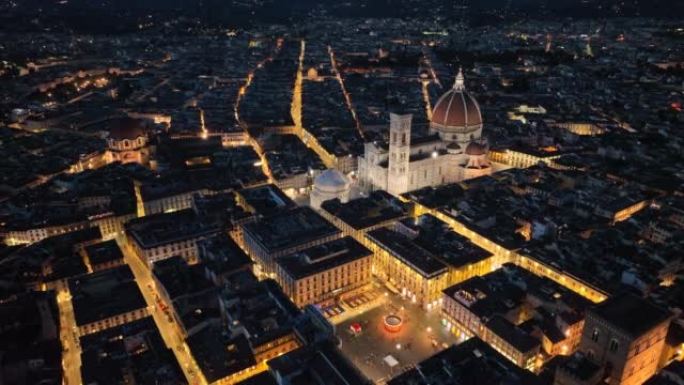 意大利佛罗伦萨老城区和大教堂广场的空中无人机日落场景视图。圣玛丽亚大教堂 (Duomo di San