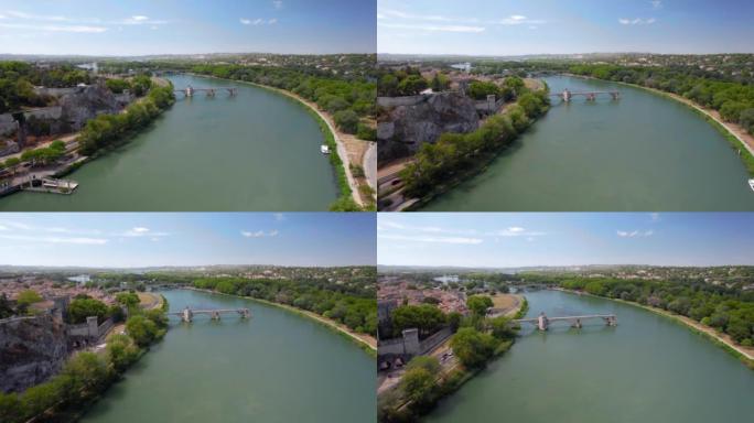 无人机航拍的阿维尼翁圣贝尼泽桥和罗纳河。
