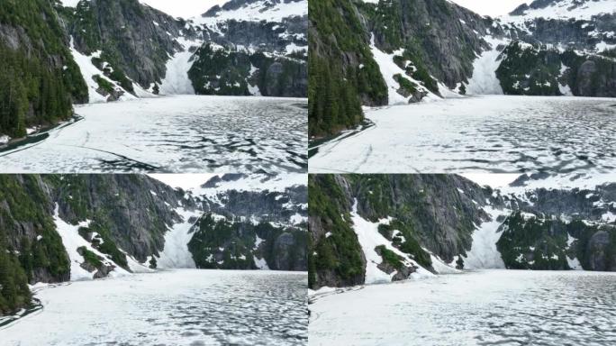 在高山湖上融化冰