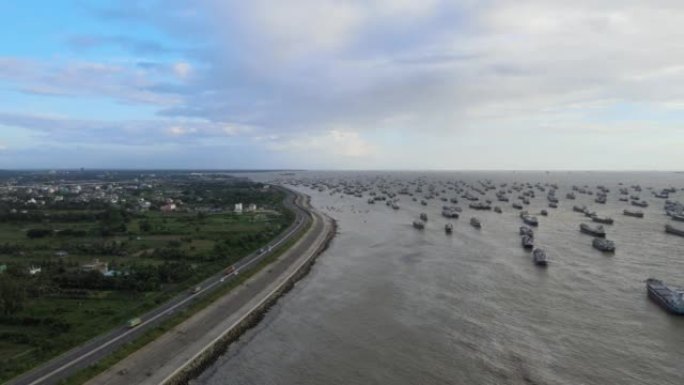 孟加拉国经济。出口进口业务。吉大港海运驱动器与货船。孟加拉国国内生产总值的发展