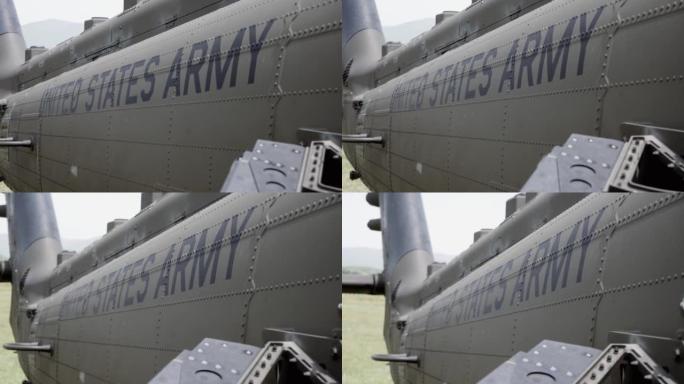 美国空军飞机徽章贴花在一架军用直升机的侧面
