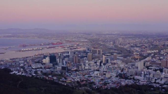 南非城镇的城市，无人机和建筑，经济和环境背景。美丽的土地、城市景观和天空鸟瞰图，外面有建筑结构