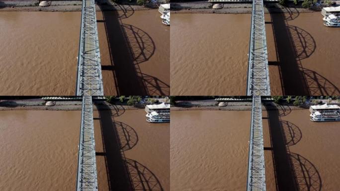 美丽的兰州市河上桥梁的鸟瞰图