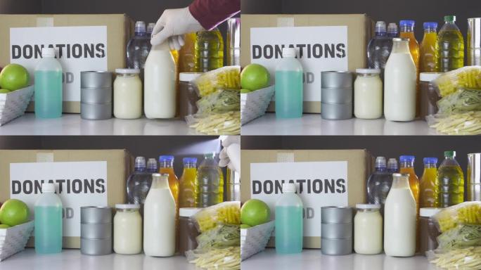 把食物放在捐赠纸板箱附近。通过慈善捐赠的食品进行分类