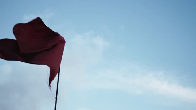 卡塔尔世界杯体育场旗帜在天空飘扬
