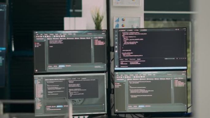 空办公桌，多屏幕运行软件开发脚本