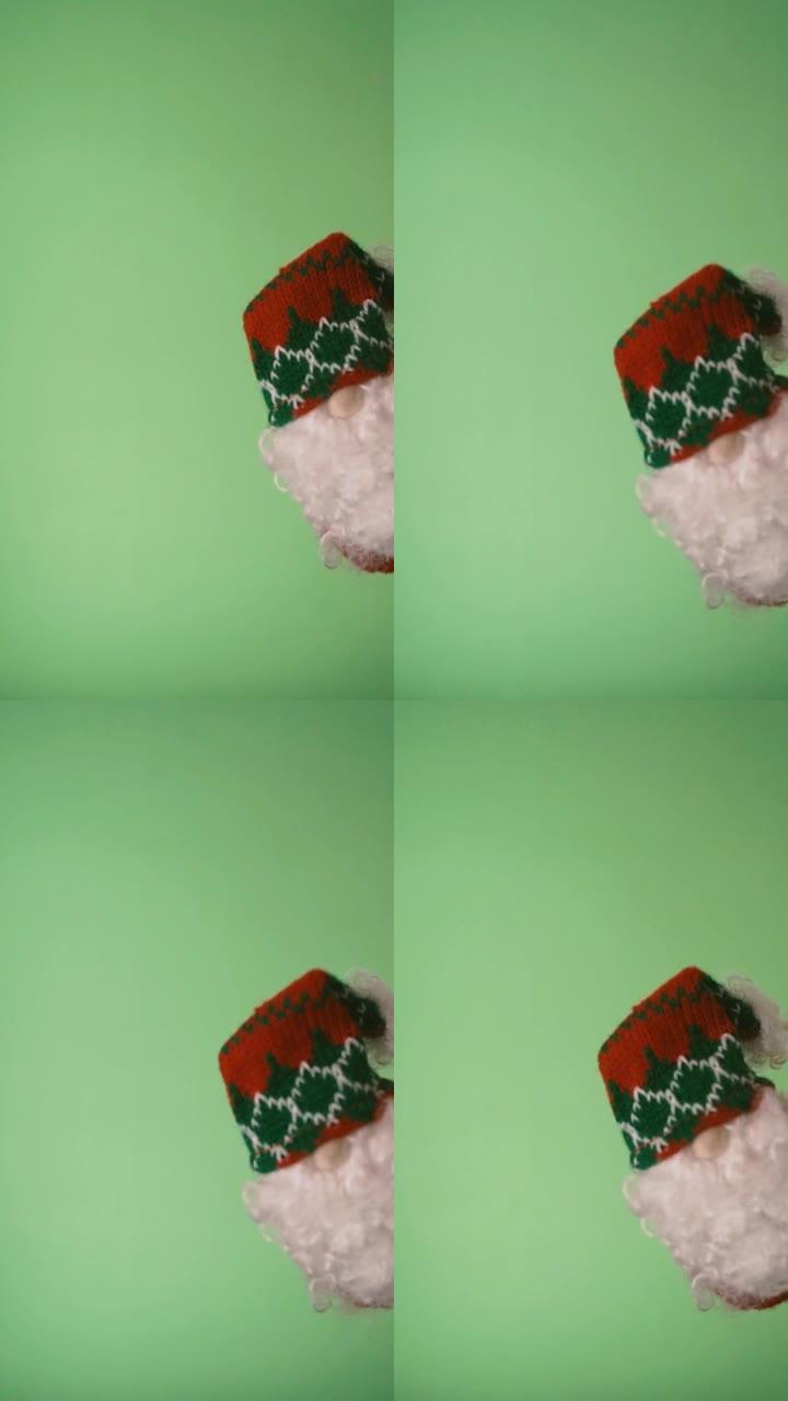色度键中的圣诞老人娃娃出现在右边，并在圣诞快乐的垂直视频中确认